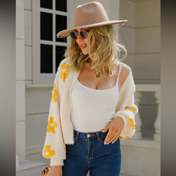 White and Yellow Fuzzy Open Front Daisy Cardigan Hippie Cozy Baggy Comfortable - Picture 2 of 3